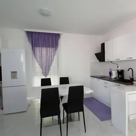 Slavica Apartamento Vir